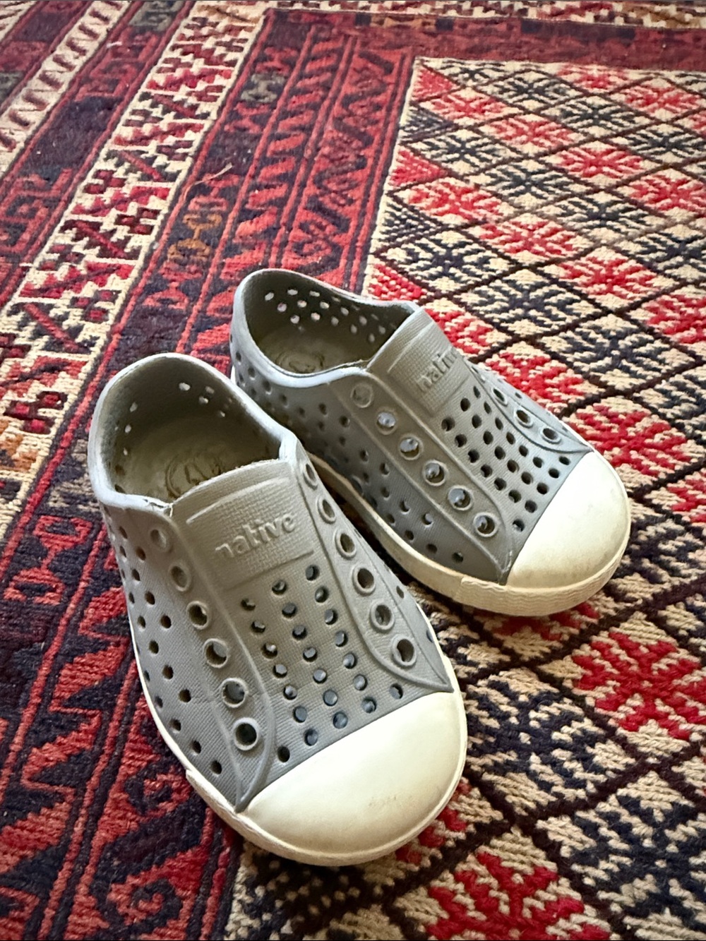 Native Kids Water Shoes in Gray size 4